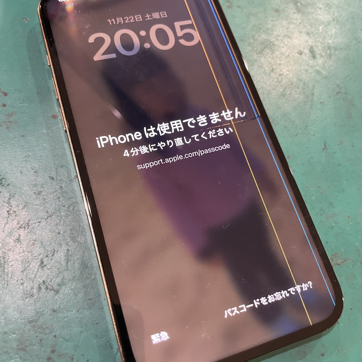 iPhone12ProMaxの画面暴走による液晶交換修理〈春日市よりご来店