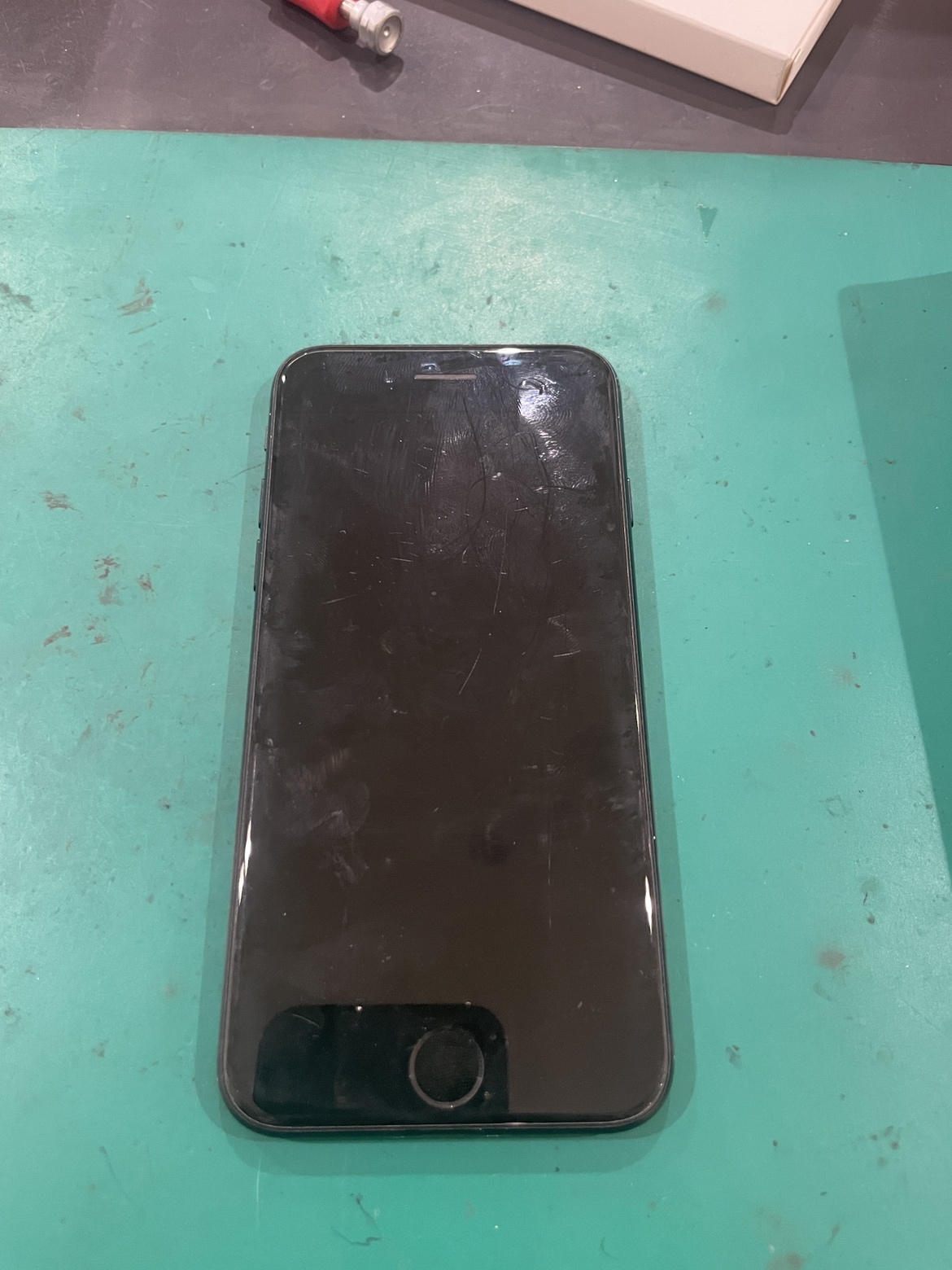 iPhoneの見分け方を完全解説｜間違えやすい機種の違いと判別ポイント